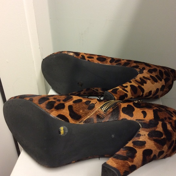 Jessica Simpson Booties - Picture 6 of 8